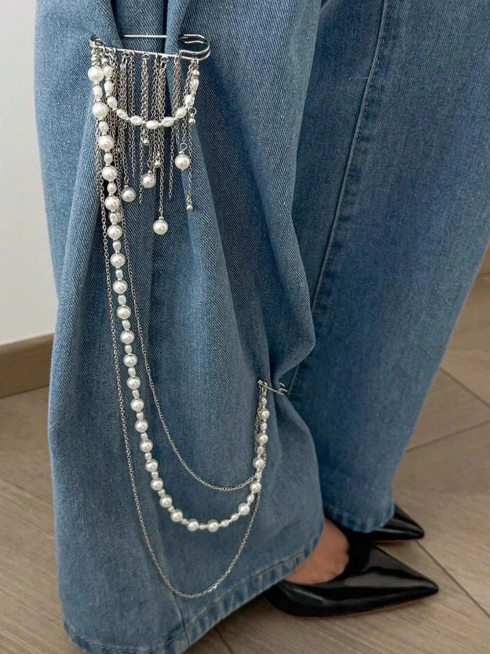 ✨NEW Pearl and Silver Draped Arm Chain Brooch